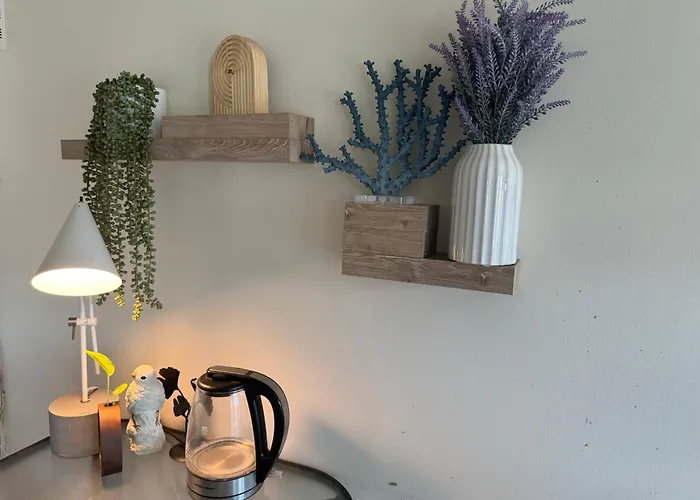 Cozy Apartment With City Skyline. Easy Commute Midtown Manhattan.
