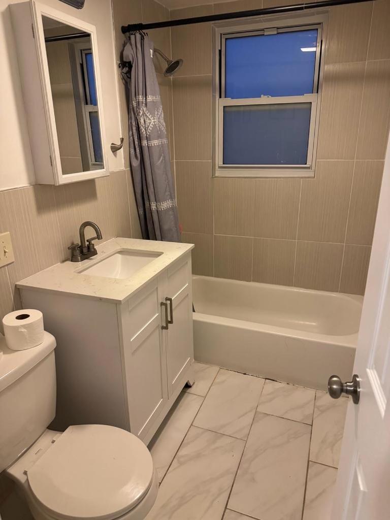 Guest house Cozy With Skyline. Easy Commute Midtown Manhattan. Jersey City
