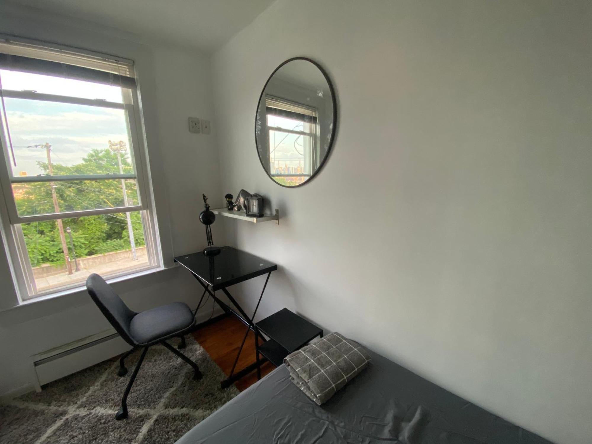 Guest house Cozy With Skyline. Easy Commute Midtown Manhattan. *